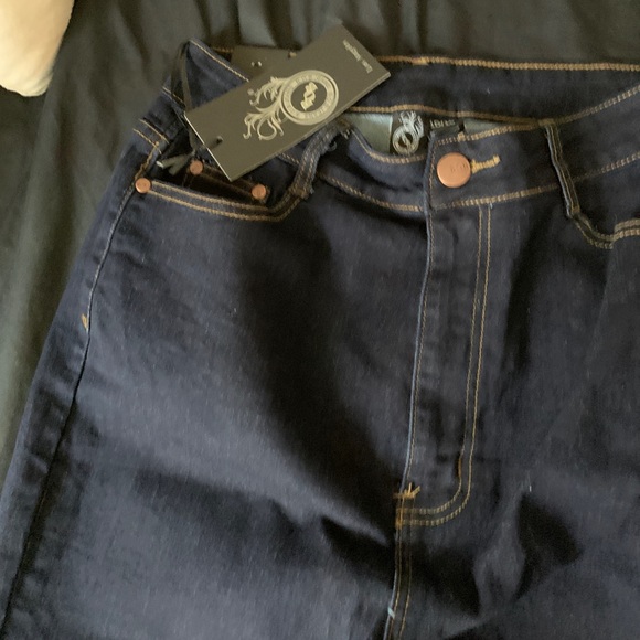 Jeans - Picture 2 of 4